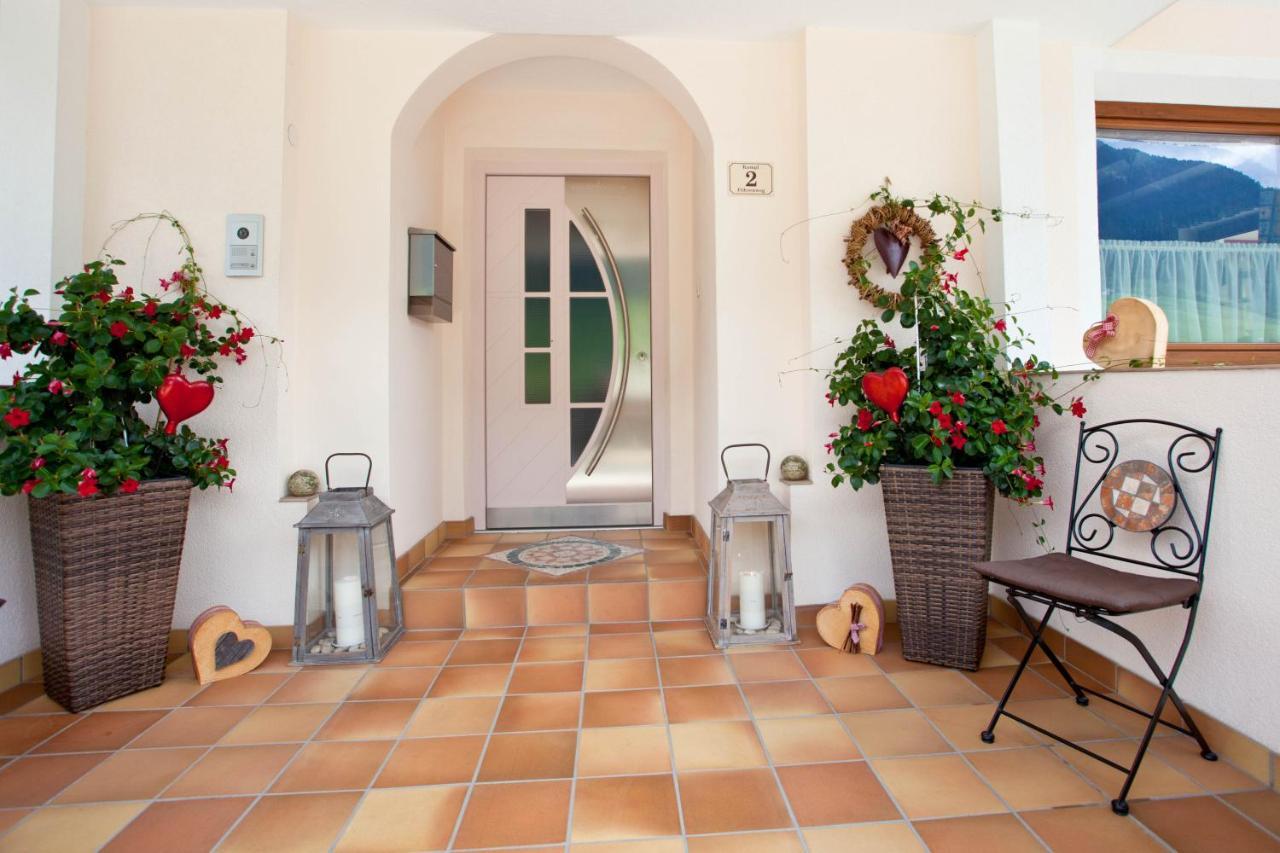 Haus Steinbock Bed & Breakfast Нойщифт им Щубайтал Екстериор снимка