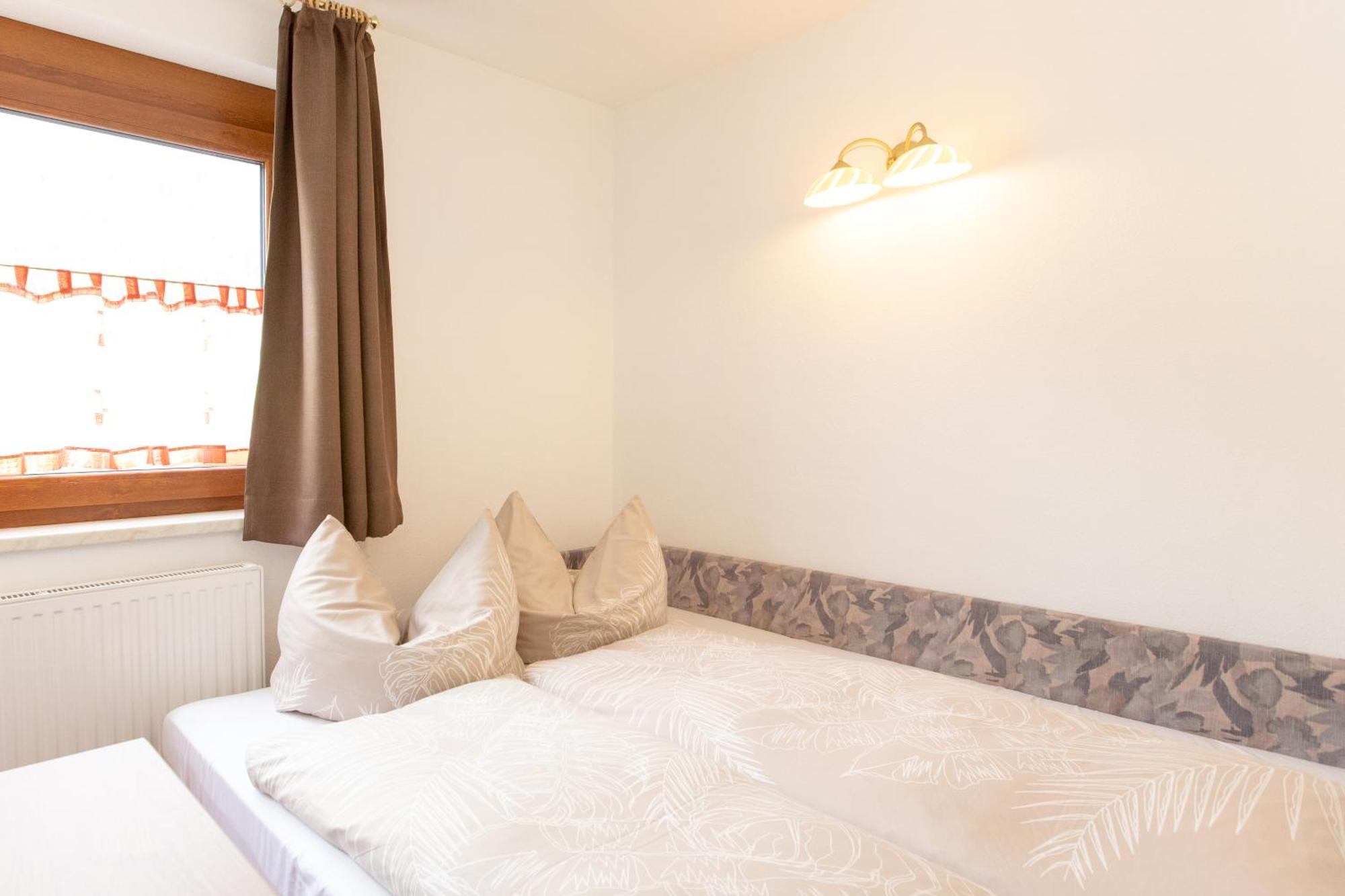 Haus Steinbock Bed & Breakfast Нойщифт им Щубайтал Екстериор снимка