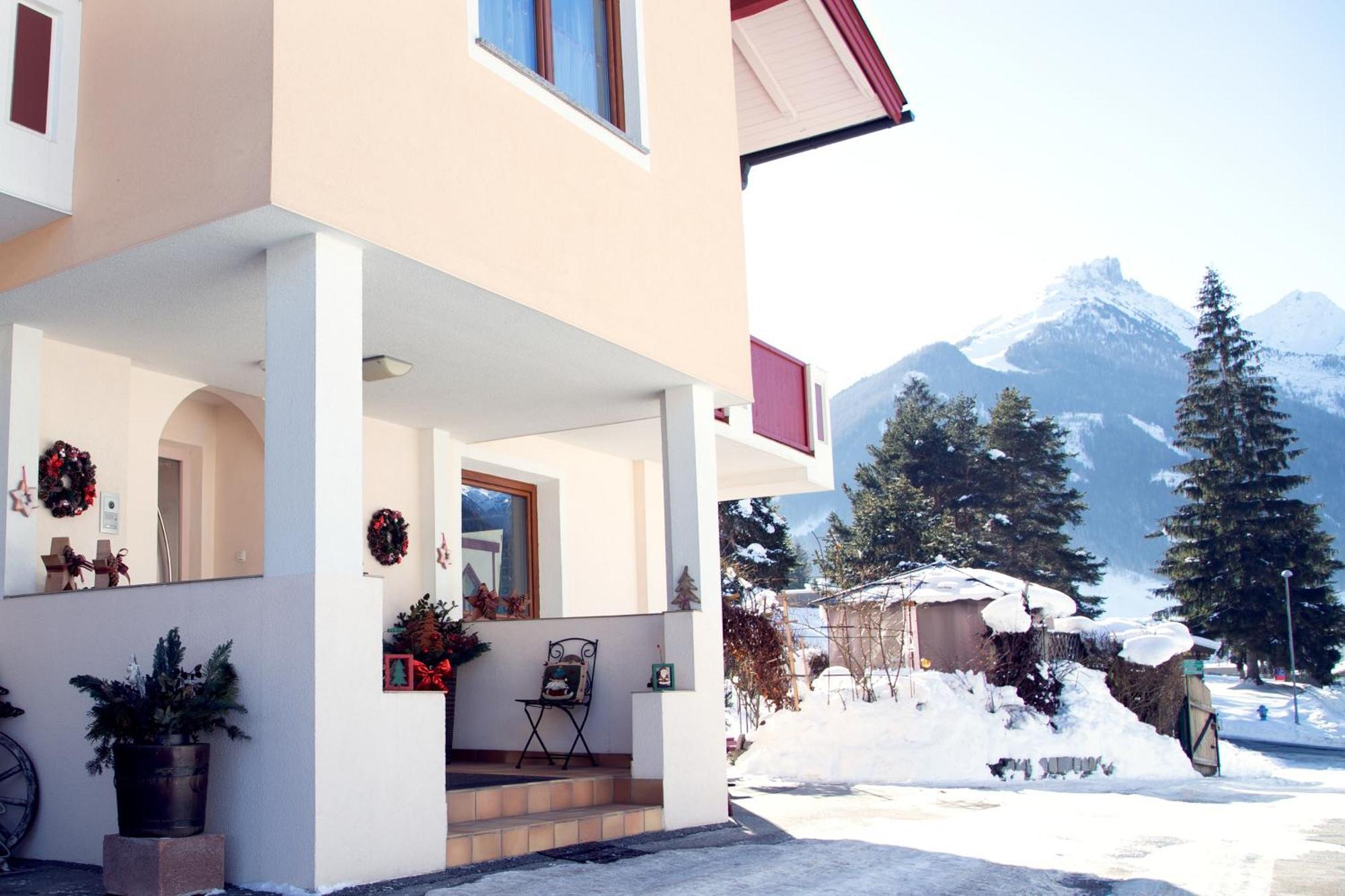Haus Steinbock Bed & Breakfast Нойщифт им Щубайтал Екстериор снимка