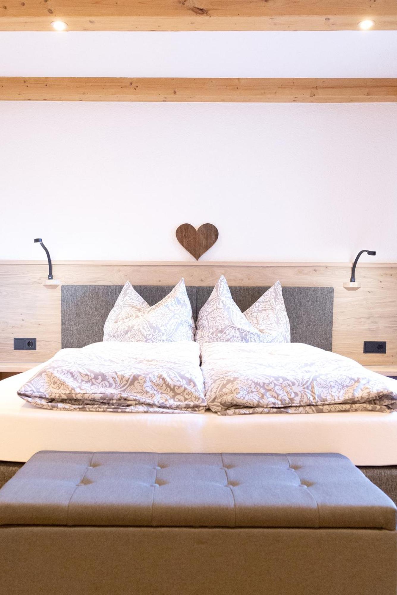 Haus Steinbock Bed & Breakfast Нойщифт им Щубайтал Екстериор снимка