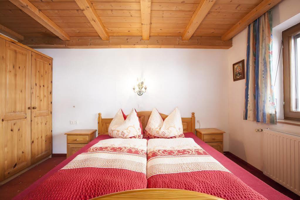 Haus Steinbock Bed & Breakfast Нойщифт им Щубайтал Екстериор снимка
