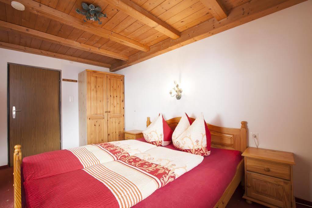 Haus Steinbock Bed & Breakfast Нойщифт им Щубайтал Екстериор снимка